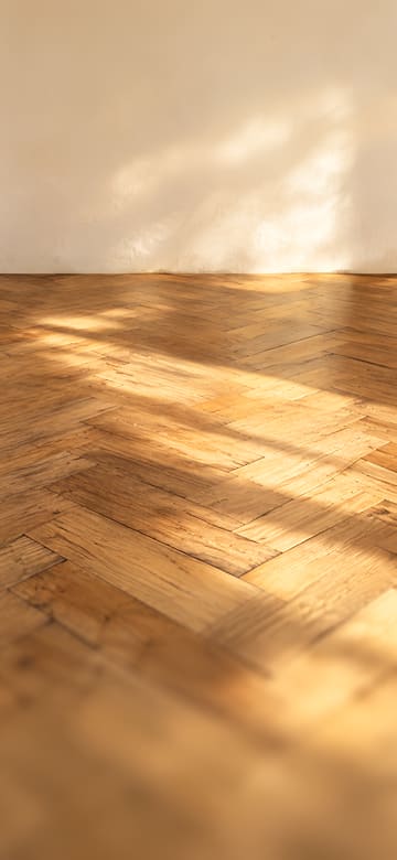 Parquet point de Hongrie au soleil, fond d'écran de téléphone sans texte