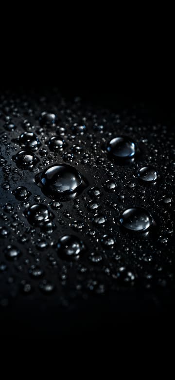 黑玻璃上的雨滴，手機桌布，圖上沒有文字
