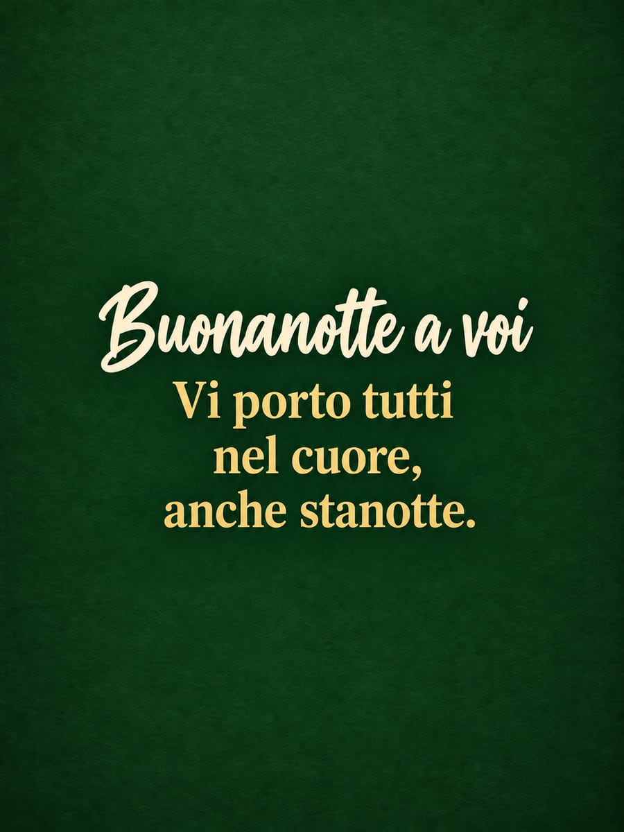 Immagine di buonanotte natalizia con la scritta «Buonanotte a voi» e «Vi porto tutti nel cuore, anche stanotte.» – carta verde abete