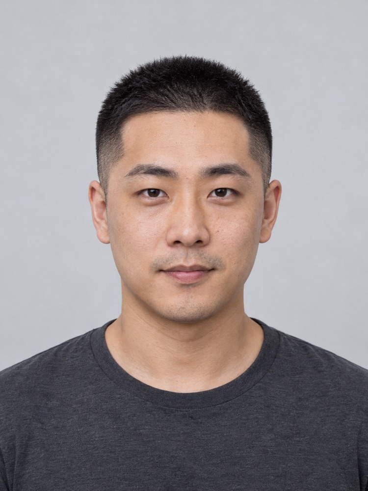 鵝蛋臉・29 歲剪寸頭(平頭)