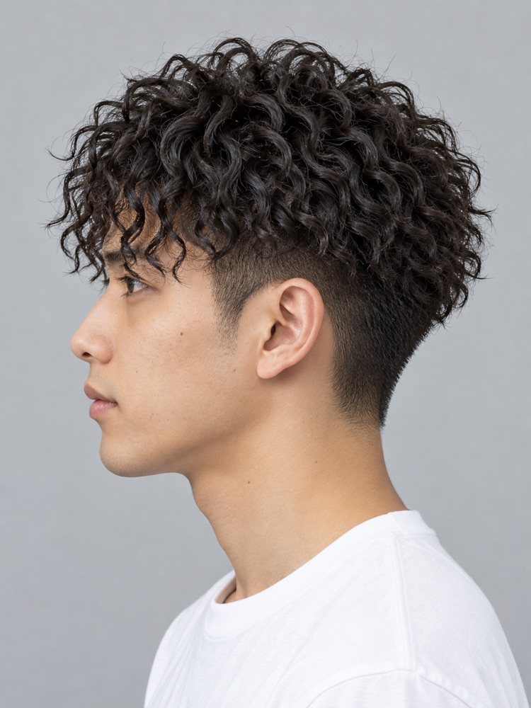 髮質硬・髮量多・22 歲剪螺旋燙