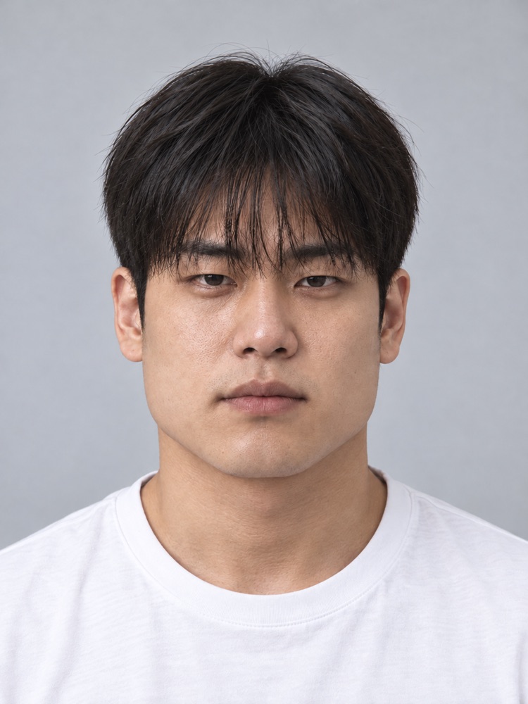 方臉・28 歲剪空氣瀏海・男