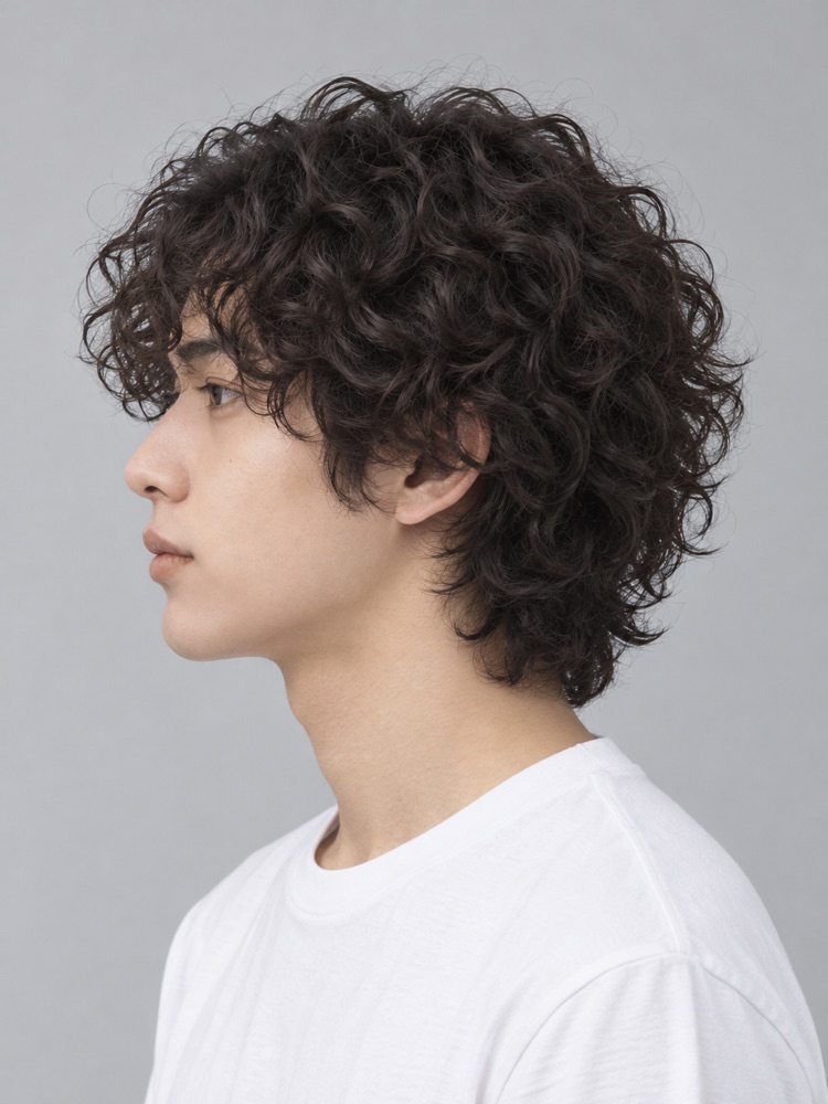 髮量多・髮質硬・19 歲剪嬉皮燙・男