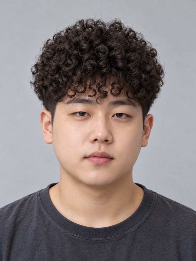 圓臉・19 歲剪男生羊毛捲