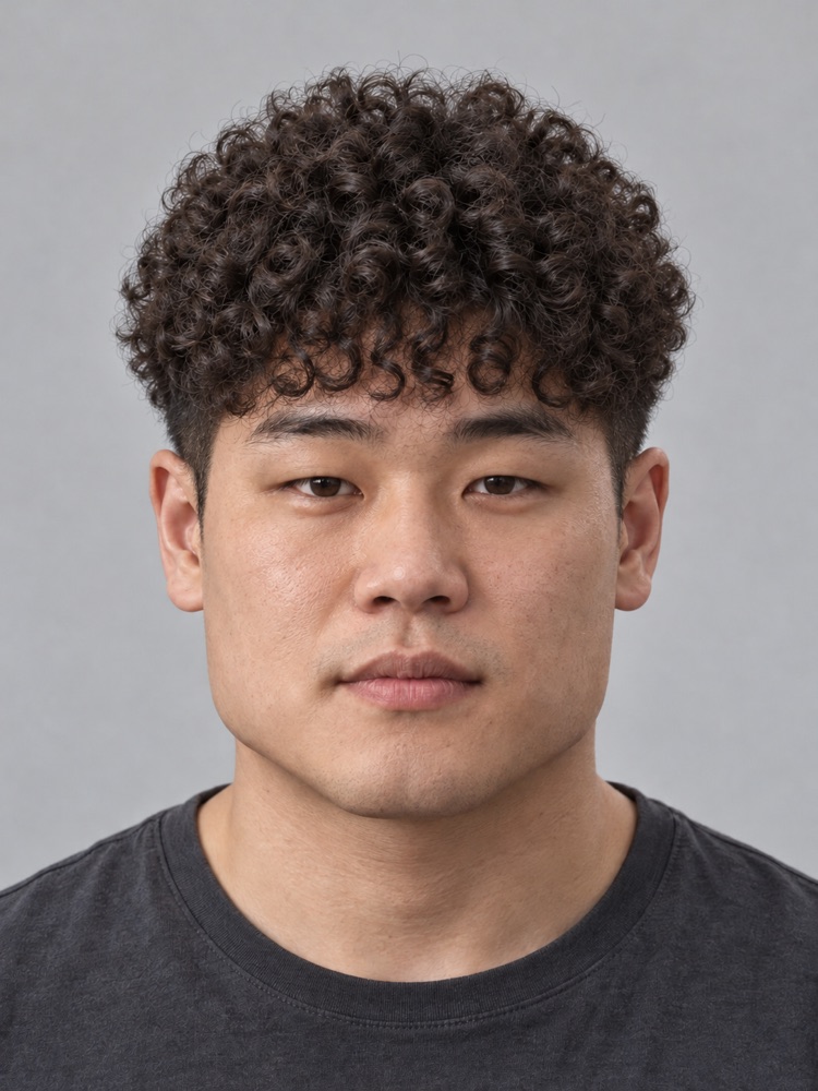 方臉・25 歲剪男生羊毛捲