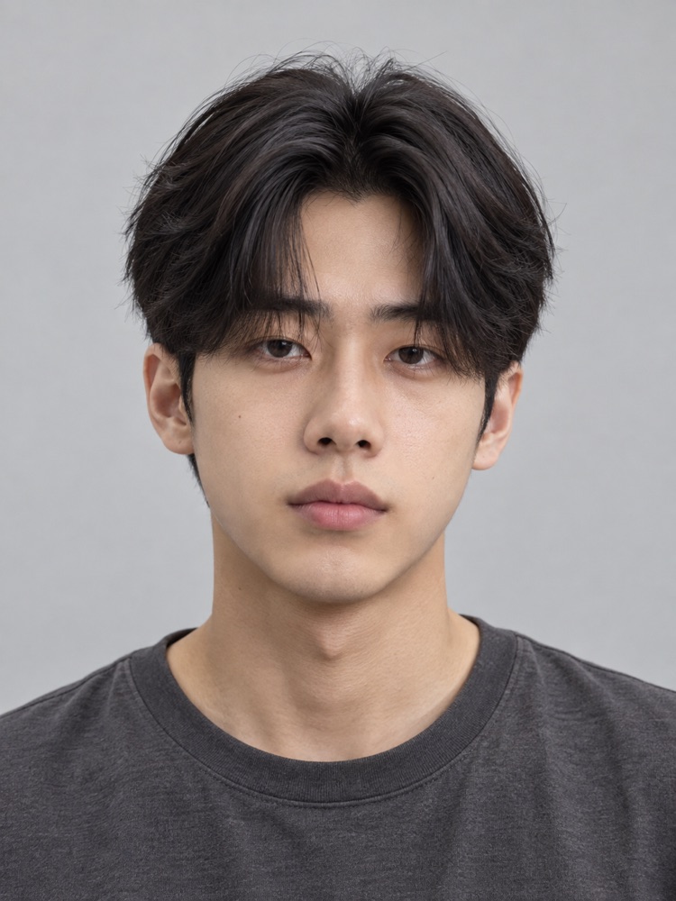 鵝蛋臉・21 歲剪男生中分