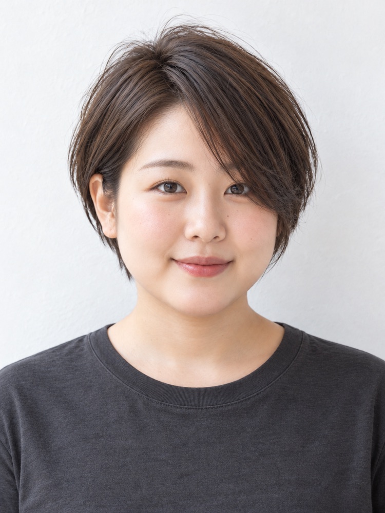 圓臉・27 歲剪帥氣短髮