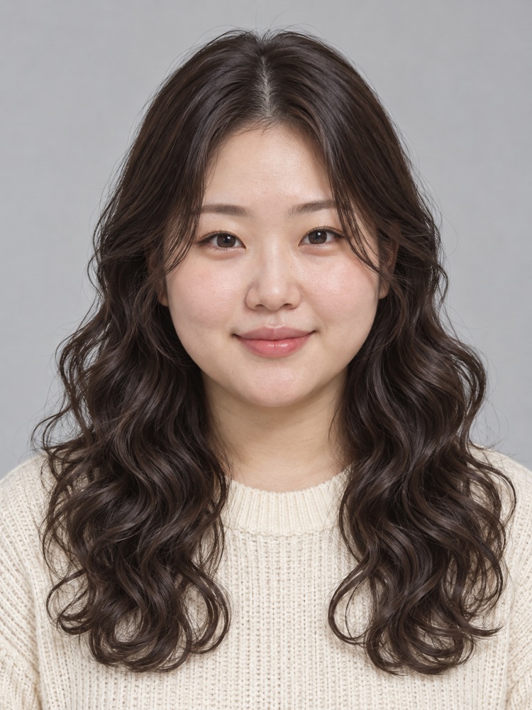 圓臉・24 歲剪嬉皮燙