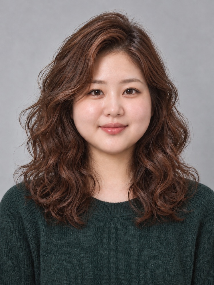 圓臉・27 歲剪復古捲燙