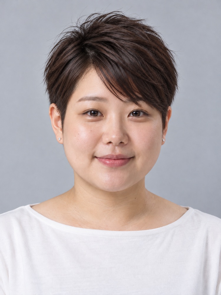 圓臉・25 歲剪精靈短髮