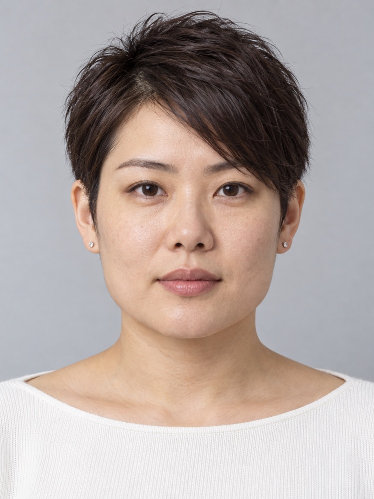 方臉・下顎寬・34 歲剪精靈短髮