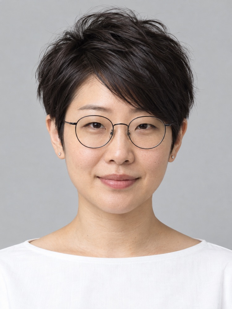 戴眼鏡・單眼皮・36 歲剪精靈短髮