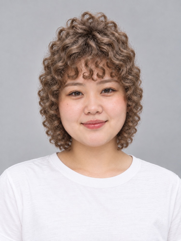 圓臉・26 歲剪羊毛捲