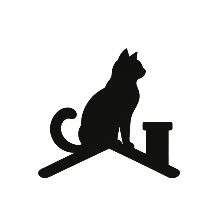 屋根の上の猫のシルエットのイラスト（透過PNG）